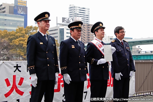 西川忠志さんへの1日消防署長任命式には今回の船舶火災総合訓練に協力された大阪水上バス株式会社様も参列されました。